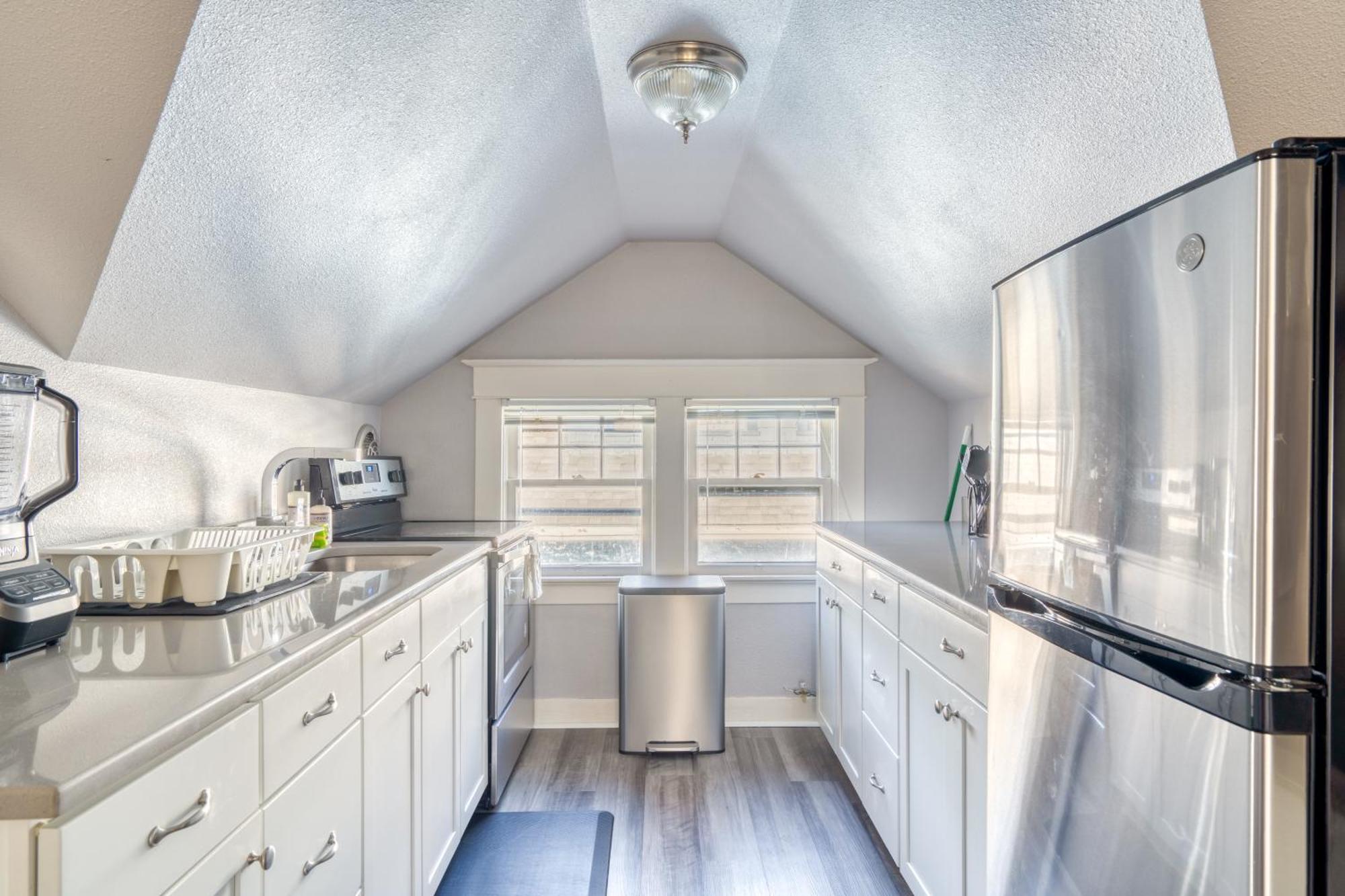 Collection - Luxury Gem! 99 Walk Score, New Remodel