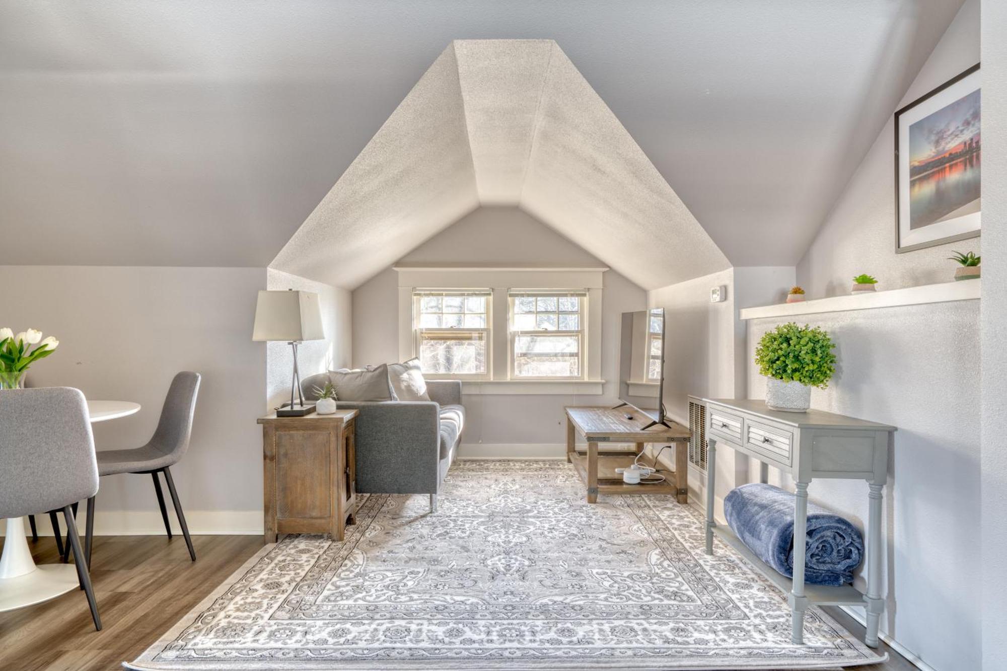 Holiday home Collection - Luxury Gem! 99 Walk Score, New Remodel Portland