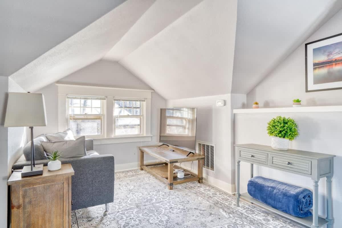 Collection - Luxury Gem! 99 Walk Score, New Remodel Holiday home
