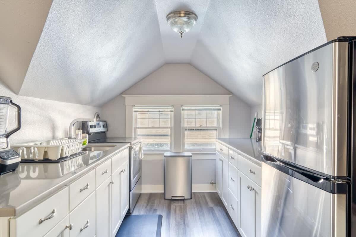Collection - Luxury Gem! 99 Walk Score, New Remodel