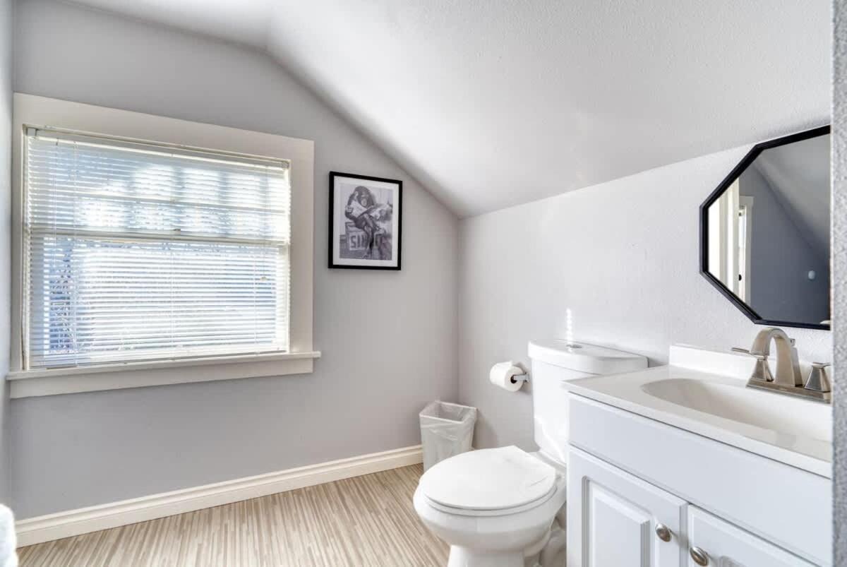 Collection - Luxury Gem! 99 Walk Score, New Remodel *