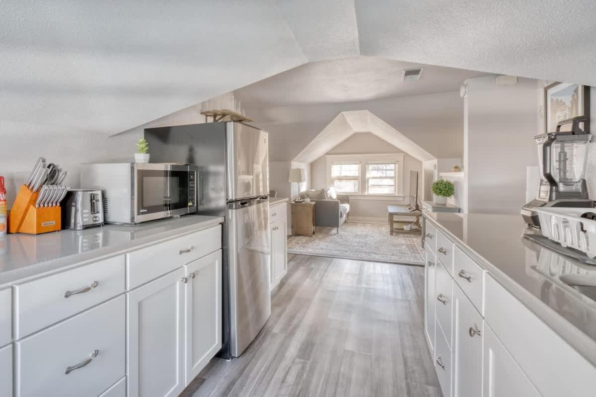 Collection - Luxury Gem! 99 Walk Score, New Remodel Holiday home